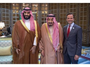King Salman bin Abdulaziz of Saudi Arabia (centre) and Crown Prince Mohammed bin Salman with John Pagano, CEO of Red Sea Development Company.  [Photo courtesy Saudi Press Agency (SPA)]