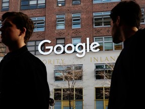 Google has agreed to buy smartwatch technology and personnel from Fossil Group.