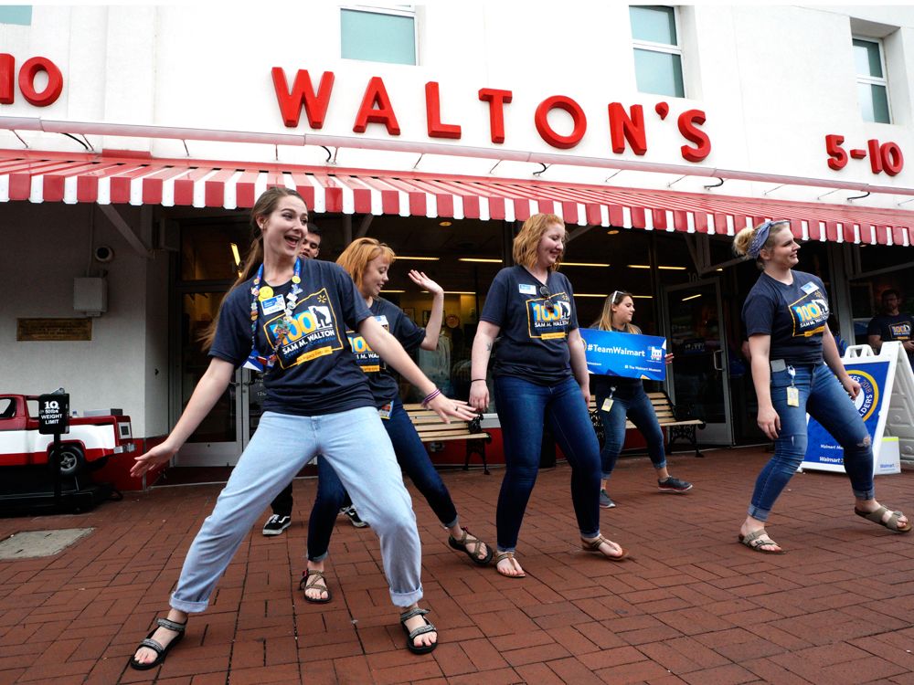 Walmart News: Walton Family, World's Richest, Raises $2.1 Billion From  Shares - Bloomberg