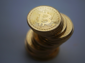 Bitcoin's bulls compare Bitcoin to gold as an alternative to stocks during market turmoil.