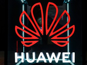 Among the “Five Eyes” intelligence sharing countries, Australia and New Zealand have opted for a ban on Huawei. The United Kingdom is weighing their options, and the situation in the United States is complicated.