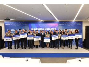 The Seoul Global Challenge 2019-2020, hosted by the Seoul Metropolitan Government and organized by SBA to find innovative solutions to urban problems by inviting global innovators, culminated with the awards ceremony. The Challenge brought 106 companies from all of the world that introduced products for competition in three categories -- tunnel, platform, and train. 3 teams were selected as winners with the most effective solution. First-place winner Corning took part in the platform category by introducing a solution using its ceramic honeycomb filters. Allswell won in the platform category. It introduced a solution where its airflow control technology improved air quality by optimizing the existing ventilation system and effectively removing fine dust particles in the platform. Han-lyun System won in the train category by showcasing a solution where air purifiers for trains combined with air curtains for train doors removed fine particles and let the purified air stay in train.