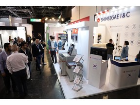 Shinsegae I&C (KRX: 035510), an affiliate of Shinsegae Group, unveiled a new vision for the future of retail technology at the EuroShop 2020. Shinsegae I&C exhibits a wide array of retail technology at the exposition, including the four key thematic items of CloudPOS (Cloud based POS) and Cloud Membership, Smart Vending Machine, Self-Checkout (SCO), and Shelf-Scanning Robot. The leading product that Shinsegae I&C is highlighting at this exposition is CloudPOS which received a lot of attention at NRF 2020 held in January in the U.S. It is a cloud-based solution that offers POS technology essential to the retail business. CloudPOS places various business logics of the POS such as credit card payment functions, mobile payment functions, membership services, and global payment services on the cloud server and allows corporate clients to pick and choose only the function they wish to use.