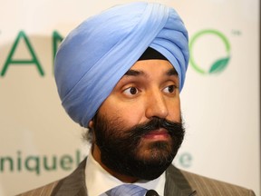 On March 5, Innovation Minister Navdeep Bains unveiled the details of the Trudeau government’s plan to rattle Canada’s telco giants by forcing them to lower wireless prices.