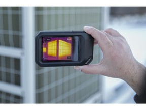 The FLIR C5 Compact Thermal Camera is the latest addition to the popular Cx-Series. It instantly uploads images to the cloud for building, manufacturing, and utility applications with new built-in FLIR Ignite cloud connectivity.