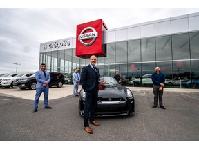 Guy Filiatrault, General Manager at HGrégoire Nissan Vimont, and his team, receives the Nissan Global Award of Excellence.