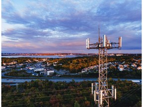 061521-cell-tower-mobile-radio-signal-4g-5g-feature-image-1024x782