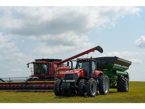 OMNiDRIVE™ by Raven is the first Driverless Ag Technology for grain cart harvest operations.