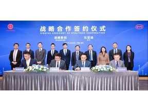 Witnessed by leaders and executives of both companies, RoboSense and BYD signed a strategic investment agreement and a strategic cooperation framework agreement