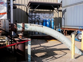 Rohre verlaufen durch Shells neue CCS-Anlage (Quest Carbon Capture and Storage) in Fort Saskatchewan, Alberta.