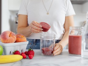 Chelsie Hodge, founder and CEO of Blender Bites (CSE: BITE | FWB: JL4 | WKN: A3C3Y2) discusses the explosive frozen food market and how the company is capitalizing on this trend with its convenient and nutritious smoothie pucks. SUPPLIED