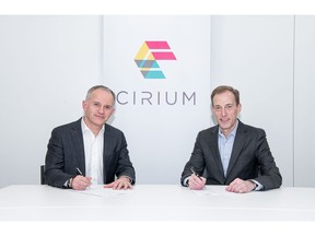 Jeremy Bowen, Cirium CEO and Don Thoma, Aireon CEO meet to sign the new deal to bring together Aireon's global flight tracking data with Cirium's complete database of fleet, flight status and airline schedules.