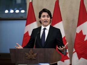 Premierminister Justin Trudeau spricht am 11. Februar 2022 über die anhaltenden Proteste in Ottawa und Blockaden an verschiedenen kanadisch-amerikanischen Grenzen.