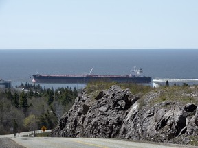 Saint John LNG ist eine landgestützte Anlage, was bedeutet, dass sich die Infrastruktur zur Regasifizierung des Erdgases an Land befindet.