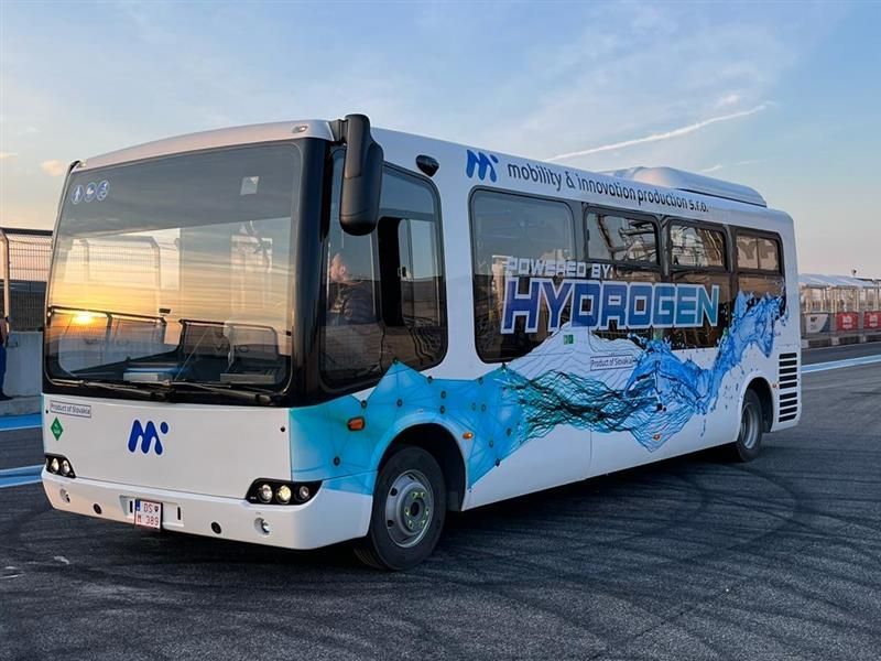 Elektrický vodíkový autobus využívajúci technológiu Loop Energy uvedený na trh v Európe