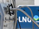 Eine LNG (Liquefied Natural Gas)-Tankstelle für Lkw in Dortmund, Westdeutschland.  Etwa 10 Prozent des EU-Gasbedarfs werden durch heimische Produktion gedeckt.  Russland deckt normalerweise etwa 41 Prozent des Bedarfs des Rests des Blocks.
