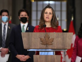 Chrystia Freeland, stellvertretende Premierministerin und Finanzministerin Kanadas, spricht auf dem Parliament Hill in Ottawa über die Lage in der Ukraine.