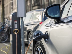 La demanda de baterías eléctricas aumentará a medida que el mundo recurra a los automóviles eléctricos.  suministrado
