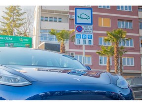 Exevio has engaged Ynvisible on a project in Croatia to produce a digital e-paper road sign that informs the availability of EV charging stations.