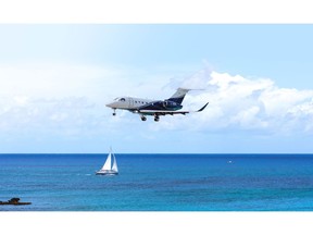 Embraer Praetor P500 C-GBAS, Beach Arrival Sint Maarten (TNCM)
