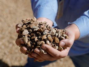 Zerkleinertes Erz mit kritischen Mineralien in Kalifornien.  FOTO VON STEVE MARCUS/REUTERS