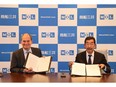 [L-R] Thomas Meth, Chief Commercial Officer of Enviva and Kazuhiko Kikuchi, President of MOL Drybulk at the signing ceremony on May 18, 2022.