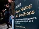 Die durch den Aufschwung geschaffenen Millionen von Stellenangeboten in Kombination mit der weit verbreiteten Einführung von Fernarbeit haben vielen Amerikanern die Möglichkeit gegeben, den Arbeitgeber zu wechseln.