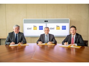 MOU_CNH_Industrial_ENI_Iveco_Group_ImageFrom left to right: Carlo Lambro President New Holland Agriculture; Guido Brusco General Manager Natural Resources ENI; Michele Ziosi Senior Vice President Institutional Relations & Sustainability.