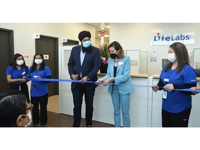 The Honourable Prabmeet Singh Sarkaria, MPP Candidate for Brampton South, Erica Zarkovich, Senior Vice President, Government Markets for LifeLabs, and LifeLabs patient service centre employees mark the grand opening of LifeLabs' newest Patient Service Centre in Brampton, Ontario.