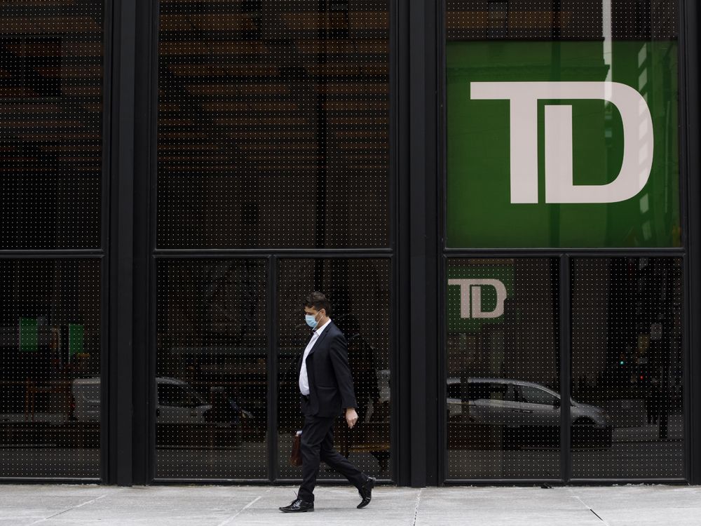 Canada's big banks plunge over 20% from record high on recession fears