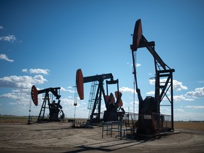 The oil and gas industry tops Rosenberg Research's rankings for income investors.