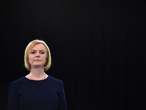 Liz Truss, secrétaire aux Affaires étrangères du Royaume-Uni, lors de manifestations pour la direction du Parti conservateur à Manchester, Royaume-Uni, le vendredi 19 août 2022. La tâche de sélectionner le chef du Parti conservateur au pouvoir et le Premier ministre britannique incombe à environ 175 000 conservateurs de base Membres du parti.