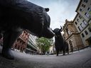 A bear statue faces a bull statue outside the Frankfurt Stock Exchange.