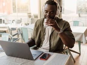 Un guide étape par étape pour devenir indépendant à temps plein