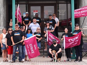 Mark Hancock während eines kürzlichen Besuchs bei einem andauernden Streik in Mount Pearl, Neufundland.