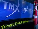 Die Beschilderung der TMX Group Inc. wird auf einem Bildschirm im Sendezentrum der Toronto Stock Exchange (TSX) in Toronto angezeigt.