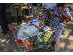 Customers buy grocery at from grocery store in Mumbai, India, on Wednesday, Mar. 25, 2020. Photographer: Dhiraj Singh/Bloomberg