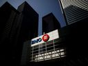 Die Beschilderung der Bank of Montreal (BMO) wird am Donnerstag, den 25. Juli 2019 an einem Gebäude im Finanzviertel von Toronto, Ontario, Kanada, angebracht. 