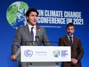 Premierminister Justin Trudeau und Minister für Umwelt und Klimawandel Steven Guilbeault halten am Dienstag, den 2. November 2021, auf der COP26 in Glasgow, Schottland, eine Pressekonferenz ab.