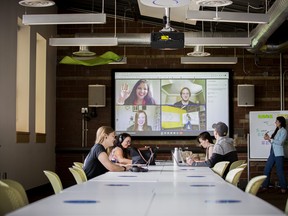 Hive helps leaders run hybrid meetings that create connection and help employees collaborate effectively.