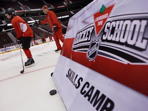 Teilnehmer der Canadian Tire Hockey School in Ottawa, 2010.