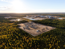 MEG Energy Christina Lake oilands-faciliteit in Alberta.  De Canadese oliemaatschappijen zetten in op het afvangen van koolstof om hen te helpen de doelstellingen voor CO2-reductie te halen. 