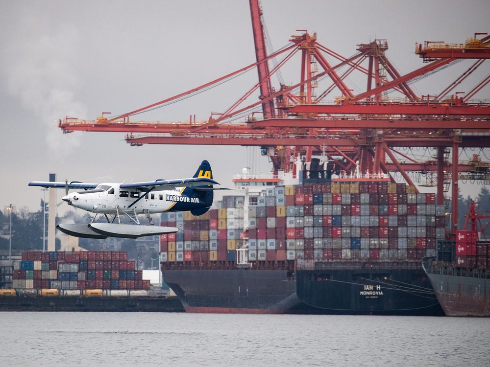 Canada's trade surplus shrinks in another sign of economic weakness