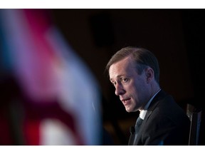 Jake Sullivan, conseiller à la sécurité nationale de la Maison Blanche, s'exprime lors d'une interview à l'occasion d'un événement de l'Economic Club of Washington à Washington, D.C., États-Unis, le jeudi 14 avril 2022. Les efforts visant à fournir des armes à l'Ukraine alors que les forces russes se regroupent dans l'est comprennent 