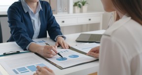 Des conseils financiers professionnels peuvent vous aider à apaiser vos inquiétudes.