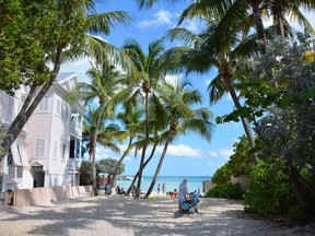 Barry Choi: Prices are up, but snowbirds can still save on their winter escape - Toronto Sun 3 Ways for snowbirds to save this winter