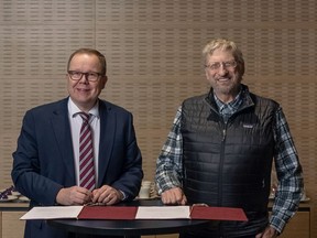 Rector Juha-Matti Saksa of LUT and CEO Francesco Venneri of Ultra Safe Nuclear sign agreement to study MMR advanced reactor deployment at Finland's leading climate university to support their vital decarbonization mission.
