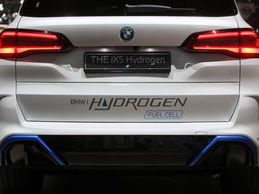 BMW iX5 Hydrogen SUV