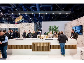 Neolith stunned at KBIS 2023 with a booth which included a kitchen, a bathroom, a bedroom, a meeting room and a dressing room, all in a spectacular 2,400 sq. ft. space