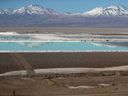 Piscines de saumure d'une mine de lithium au Chili.